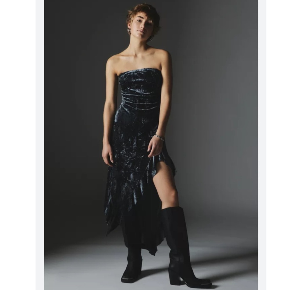 Silence + Noise Luna Velvet Strapless Midi Dress | Urban Outfitters | Small NWT